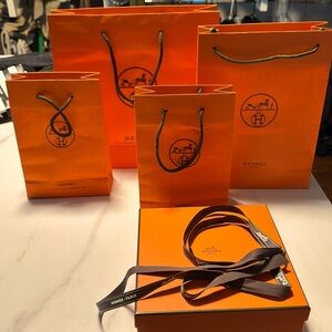 HERMES: 4 shopping bags and a box with ribbon